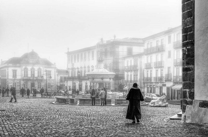 Evora Street | Foggy Praça do Giraldo
